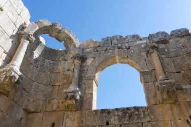 Alahan Manastırı, Anadolu'nun güneyinde, Küçük Asya'nın Mut ilçesinde, Isauria dağlarında bulunan beşinci yüzyıl yapılarından oluşan bir komplekstir..