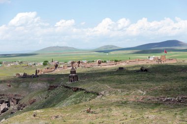 Ani, Ermenistan ile kapalı sınırın yanında, Türkiye'nin Kars ilinde yer alan harap bir ortaçağ Ermeni şehridir..