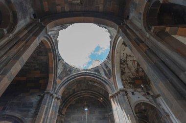 Ani, Ermenistan ile kapalı sınırın yanında, Türkiye'nin Kars ilinde yer alan harap bir ortaçağ Ermeni şehridir..