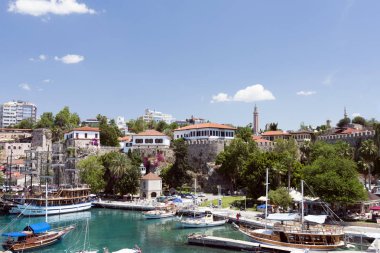 29 Mayıs 2016 Antalya Türkiye.Antalya turistik limanı.Birkaç turist teknesi limanda.
