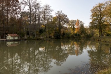 Sonbahar, sonbahar olarak da bilinir. Bazı kültürler sonbahar ekinoksu 