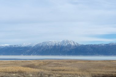 Acigol, Türkiye'nin iç Ege Bölgesi'nde, kavşakta endike bir havzada yer alan bir göldür. Gölün çevresindeki ilçe ve ilçeler batıdan doğuya, Bozkurt, Cardak, Çankırı, Dazkırı ve Başmakçı ilçeleridir..