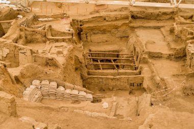 Catalhoyuk, Konya ilinin Cumra ilçesinde, Güney Anadolu'da çok büyük bir Neolitik ve Kalkolitik proto-kent yerleşimyeriydi. .