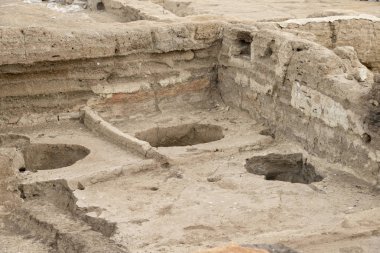 Catalhoyuk güneyde çok büyük bir Neolitik ve Kalkolitik proto-şehir yerleşim oldu. Catalhoyuk, Türkiye'nin bugünkü Konya kentinin güneydoğusunda, Konya Ovası'na bakan bir konumdadır.,