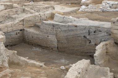 Catalhoyuk güneyde çok büyük bir Neolitik ve Kalkolitik proto-şehir yerleşim oldu. Catalhoyuk, Türkiye'nin bugünkü Konya kentinin güneydoğusunda, Konya Ovası'na bakan bir konumdadır.,