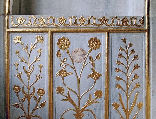 Σιντριβάνι Από Την Αρχαία Οθωμανική Εποχή Διακοσμημένο Μοτίβα Λουλουδιών Φρούτων — Φωτογραφία Αρχείου