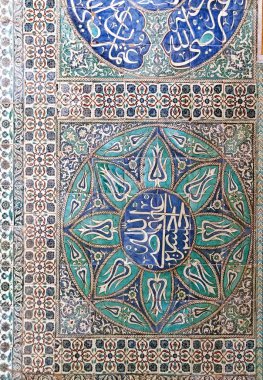 Eski Osmanlı desenli çini kompozisyonu.