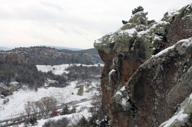 Anadolu'nun gizemli antik Frigleri bir zamanlar Eskişehir, Kütahya ve Afyonkarahisar illerini gelişigüzel geçen bu kaya yontulmuş vadide (Frig Vadisi) yaşamışlardır..