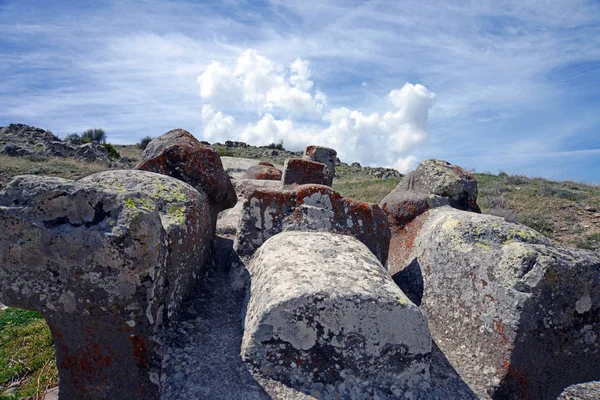 파실라 기념비는 히트틴 동상으로 사이의 사원에 묘사되어 있습니다 그것은 언덕의 — 스톡 사진