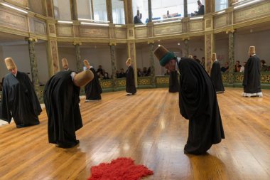 21 Nisan 2013 İstanbul.Sufi semalama (Türkçe: Semazen), Sufiler arasında ortaya çıkan sama veya fiziksel olarak aktif meditasyonun bir şeklidir.Yüksek Iso'da maruz kalmıştır..