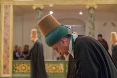 21 Nisan 2013 İstanbul.Sufi semalama (Türkçe: Semazen), Sufiler arasında ortaya çıkan sama veya fiziksel olarak aktif meditasyonun bir şeklidir.Yüksek Iso'da maruz kalmıştır..