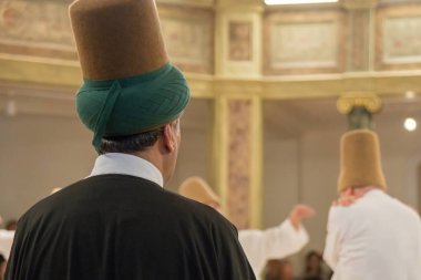 21 Nisan 2013 İstanbul.Sufi semalama (Türkçe: Semazen), Sufiler arasında ortaya çıkan sama veya fiziksel olarak aktif meditasyonun bir şeklidir.Yüksek Iso'da maruz kalmıştır..