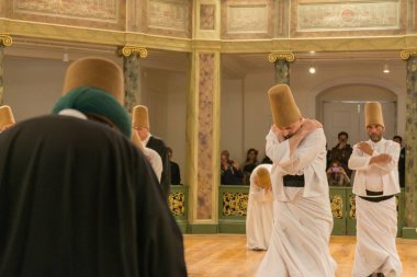 21 Nisan 2013 İstanbul.Sufi semalama (Türkçe: Semazen), Sufiler arasında ortaya çıkan sama veya fiziksel olarak aktif meditasyonun bir şeklidir.Yüksek Iso'da maruz kalmıştır..