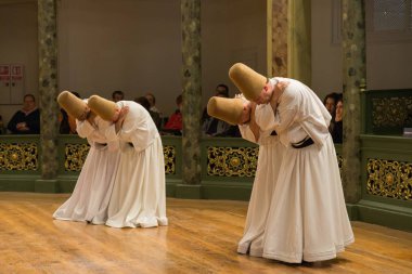 21 Nisan 2013 İstanbul.Sufi semalama (Türkçe: Semazen), Sufiler arasında ortaya çıkan sama veya fiziksel olarak aktif meditasyonun bir şeklidir.Yüksek Iso'da maruz kalmıştır..