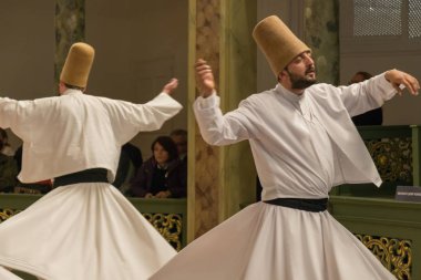 21 Nisan 2013 İstanbul.Sufi semalama (Türkçe: Semazen), Sufiler arasında ortaya çıkan sama veya fiziksel olarak aktif meditasyonun bir şeklidir.Yüksek Iso'da maruz kalmıştır..