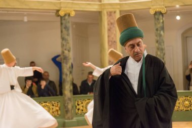 21 Nisan 2013 İstanbul.Sufi semalama (Türkçe: Semazen), Sufiler arasında ortaya çıkan sama veya fiziksel olarak aktif meditasyonun bir şeklidir.Yüksek Iso'da maruz kalmıştır..
