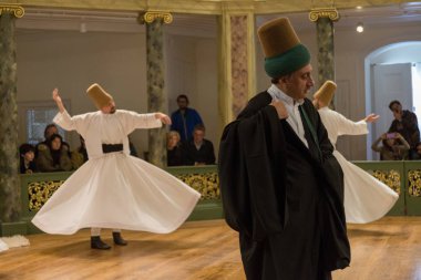 21 Nisan 2013 İstanbul.Sufi semalama (Türkçe: Semazen), Sufiler arasında ortaya çıkan sama veya fiziksel olarak aktif meditasyonun bir şeklidir.Yüksek Iso'da maruz kalmıştır..