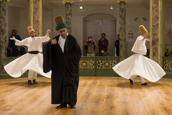 April 2013 Istanbul Sufi Virvlande Turkiska Semazen Form Sama Eller — Stockfoto