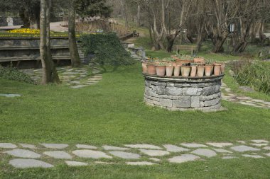 Bahçecilik, bahçecilik bir parçası olarak bitki yetiştirme ve yetiştirme uygulamasıdır. Bahçelerde, süs bitkileri genellikle çiçekleri için yetiştirilir. Bahçe birçok kişi için rahatlatıcı bir etkinlik olarak kabul edilir