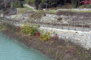 Bahçecilik, bahçecilik bir parçası olarak bitki yetiştirme ve yetiştirme uygulamasıdır. Bahçelerde, süs bitkileri genellikle çiçekleri için yetiştirilir. Bahçe birçok kişi için rahatlatıcı bir etkinlik olarak kabul edilir