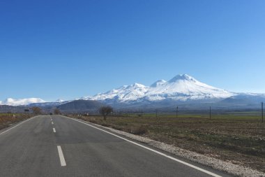 Mt. Hasan Dağ, Aksaray ilinin Helvadere ilinde.