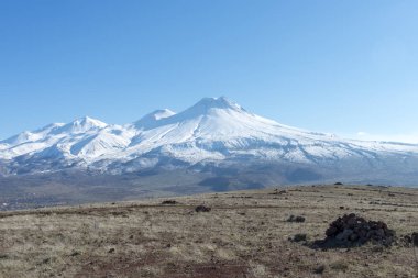Mt. Hasan Dağ, Aksaray ilinin Helvadere ilinde.