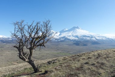 Mt. Hasan Dağ, Aksaray ilinin Helvadere ilinde.