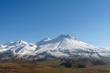 Mt. Hasan Dağ, Aksaray ilinin Helvadere ilinde.