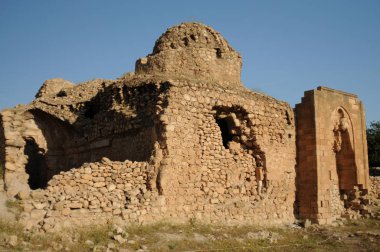 Hasankeyf, Türkiye'nin güneydoğusundaki Batman ilinin Dicle Nehri kıyısında yer alan antik bir ilçe ve ilçedir. Doğal koruma olarak ilan edildi..