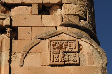 Hasankeyf, Türkiye'nin güneydoğusundaki Batman ilinin Dicle Nehri kıyısında yer alan antik bir ilçe ve ilçedir. Doğal koruma olarak ilan edildi..