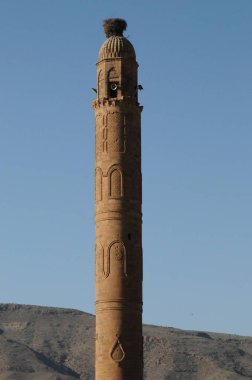 Hasankeyf, Türkiye'nin güneydoğusundaki Batman ilinin Dicle Nehri kıyısında yer alan antik bir ilçe ve ilçedir. Doğal koruma olarak ilan edildi..