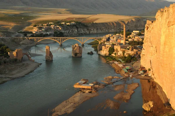 Hasankeyf Una Antigua Ciudad Distrito Situado Largo Del Río Tigris —  Fotos de Stock