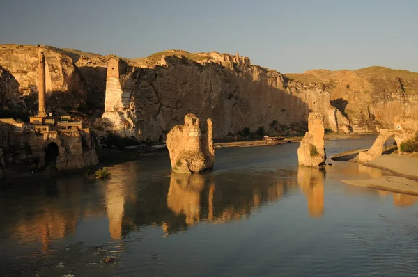 Hasankeyf Una Antigua Ciudad Distrito Situado Largo Del Río Tigris —  Fotos de Stock