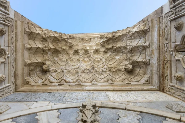 2019年3月 2019 カラマントルコハトゥニエ メドレス トルコ語 ハトゥニエ メドレセシ 14世紀に建てられたトルコのカラマンの歴史的なメドレーゼです — ストック写真