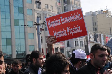 26 Şubat 2012 İstanbul Türkiye.Taksim Meydanı'nda Hocalı trajedisini protesto eden protestocular Azerbaycan'da Ermeniler tarafından yaşandı..