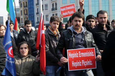26 Şubat 2012 İstanbul Türkiye.Taksim Meydanı'nda Hocalı trajedisini protesto eden protestocular Azerbaycan'da Ermeniler tarafından yaşandı..