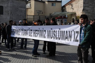 26 Şubat 2012 İstanbul Türkiye.Taksim Meydanı'nda Hocalı trajedisini protesto eden protestocular Azerbaycan'da Ermeniler tarafından yaşandı..
