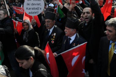 26 Şubat 2012 İstanbul Türkiye.Taksim Meydanı'nda Hocalı trajedisini protesto eden protestocular Azerbaycan'da Ermeniler tarafından yaşandı..