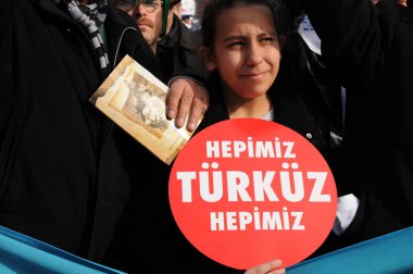 26 Şubat 2012 İstanbul Türkiye.Taksim Meydanı'nda Hocalı trajedisini protesto eden protestocular Azerbaycan'da Ermeniler tarafından yaşandı..