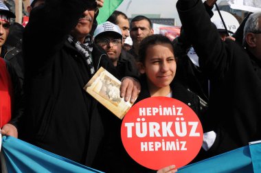 26 Şubat 2012 İstanbul Türkiye.Taksim Meydanı'nda Hocalı trajedisini protesto eden protestocular Azerbaycan'da Ermeniler tarafından yaşandı..