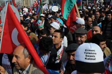 26 Şubat 2012 İstanbul Türkiye.Taksim Meydanı'nda Hocalı trajedisini protesto eden protestocular Azerbaycan'da Ermeniler tarafından yaşandı..