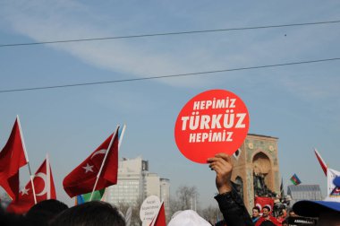 26 Şubat 2012 İstanbul Türkiye.Taksim Meydanı'nda Hocalı trajedisini protesto eden protestocular Azerbaycan'da Ermeniler tarafından yaşandı..