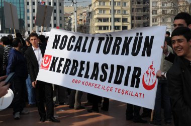26 Şubat 2012 İstanbul Türkiye.Taksim Meydanı'nda Hocalı trajedisini protesto eden protestocular Azerbaycan'da Ermeniler tarafından yaşandı..