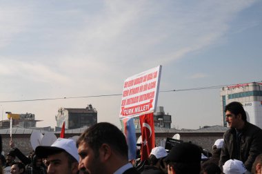 26 Şubat 2012 İstanbul Türkiye.Taksim Meydanı'nda Hocalı trajedisini protesto eden protestocular Azerbaycan'da Ermeniler tarafından yaşandı..