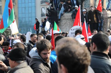 26 Şubat 2012 İstanbul Türkiye.Taksim Meydanı'nda Hocalı trajedisini protesto eden protestocular Azerbaycan'da Ermeniler tarafından yaşandı..