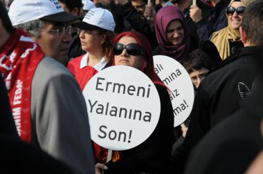 26 Şubat 2012 İstanbul Türkiye.Taksim Meydanı'nda Hocalı trajedisini protesto eden protestocular Azerbaycan'da Ermeniler tarafından yaşandı..