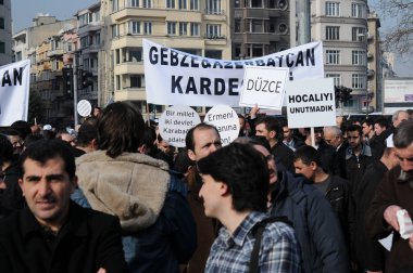 26 Şubat 2012 İstanbul Türkiye.Taksim Meydanı'nda Hocalı trajedisini protesto eden protestocular Azerbaycan'da Ermeniler tarafından yaşandı..
