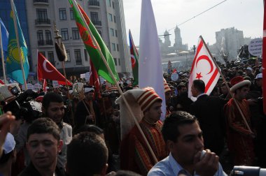 26 Şubat 2012 İstanbul Türkiye.Taksim Meydanı'nda Hocalı trajedisini protesto eden protestocular Azerbaycan'da Ermeniler tarafından yaşandı..
