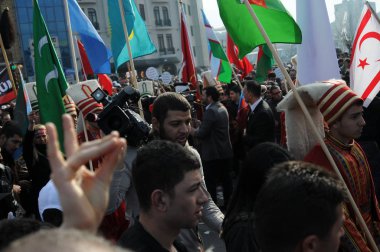 26 Şubat 2012 İstanbul Türkiye.Taksim Meydanı'nda Hocalı trajedisini protesto eden protestocular Azerbaycan'da Ermeniler tarafından yaşandı..
