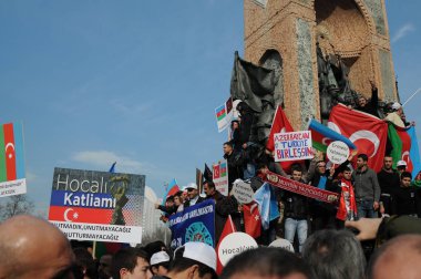 26 Şubat 2012 İstanbul Türkiye.Taksim Meydanı'nda Hocalı trajedisini protesto eden protestocular Azerbaycan'da Ermeniler tarafından yaşandı..